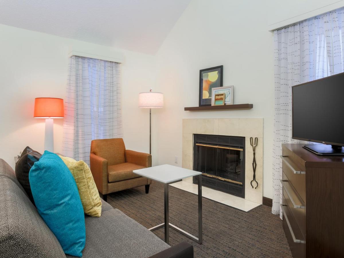 Hawthorn Suites by Wyndham Tinton Falls - Housity