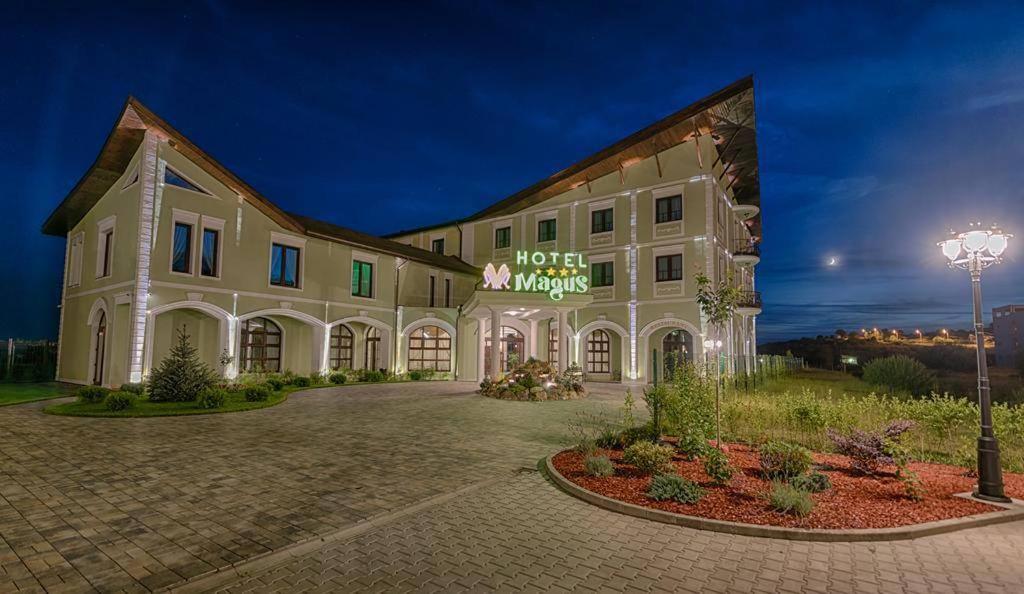 Magus Hotel - Housity