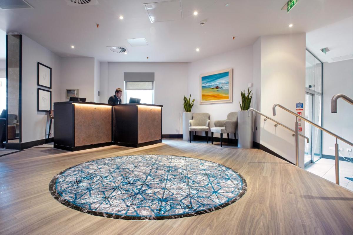 Ten Hill Place - Housity