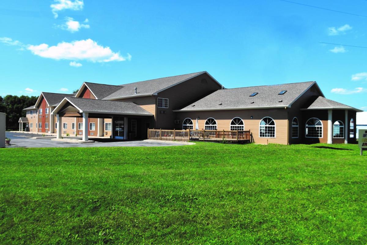 AmericInn by Wyndham Jefferson - Housity