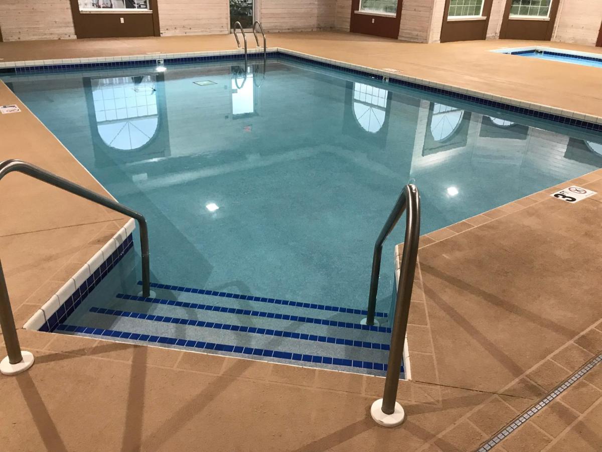 AmericInn by Wyndham Jefferson - Housity