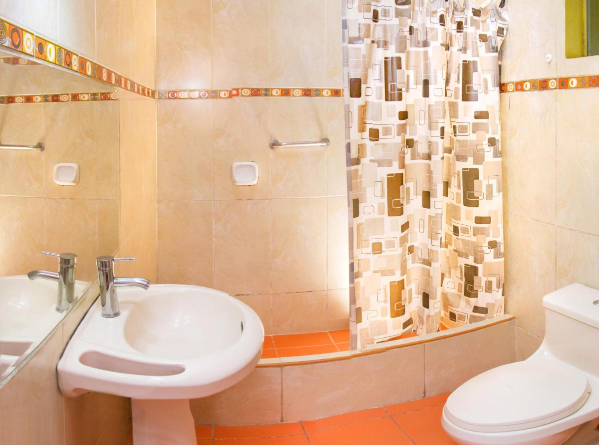 Hotel Colon Plaza - Housity