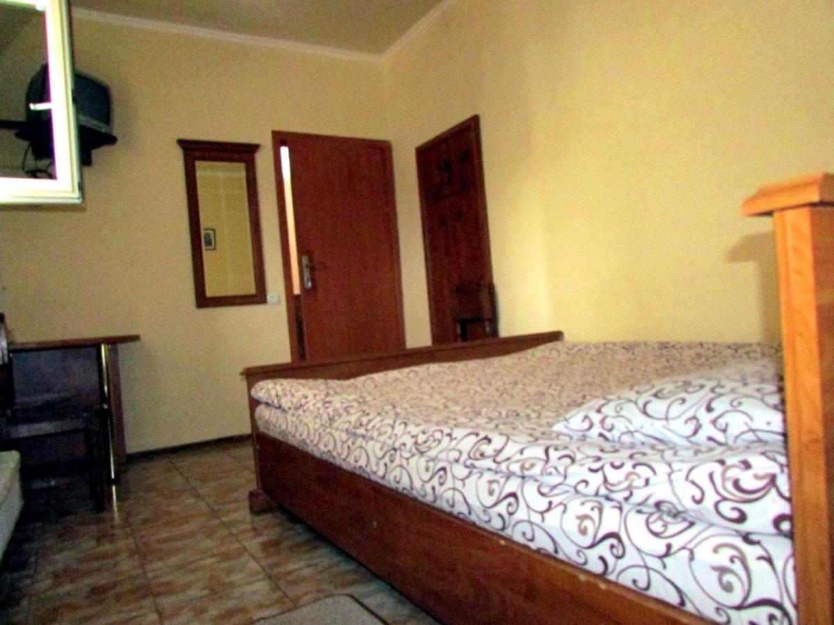 Hotel Vatra - Housity