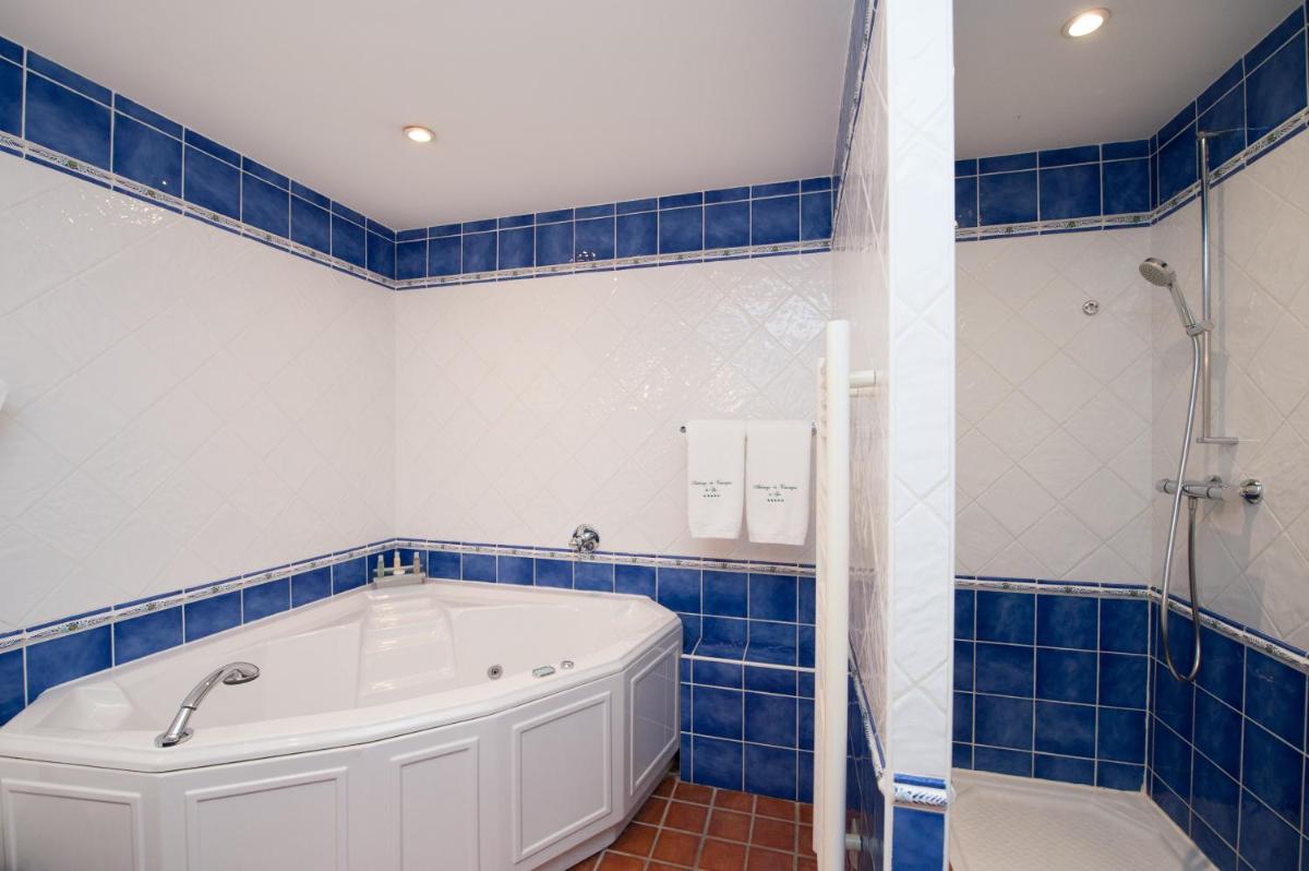 Salle de bains dans l'établissement Auberge de Cassagne & Spa