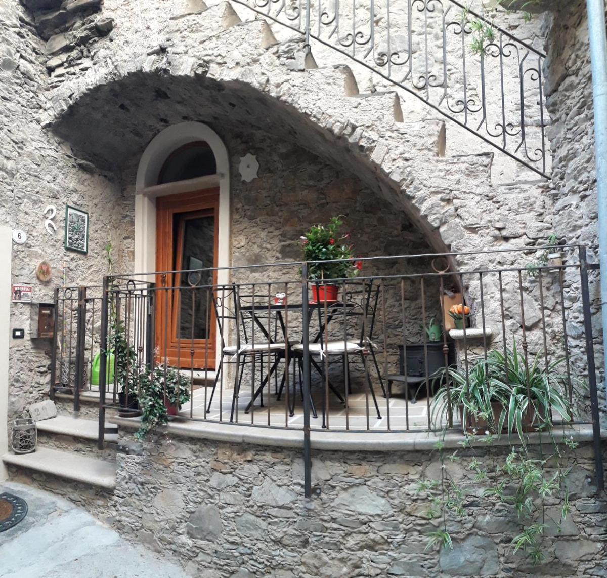 Arvé Castelbianco - B&B e Appartamento - Housity