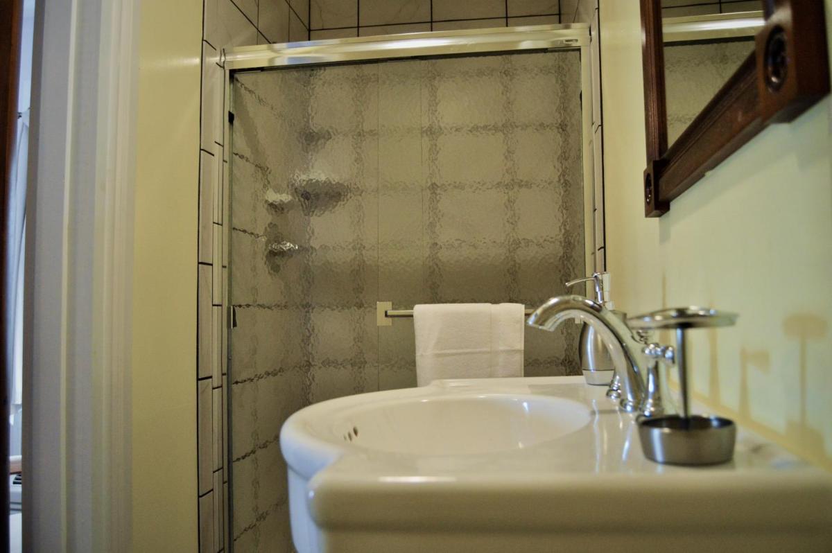 Hawksbill House - (Adults Only) - Housity