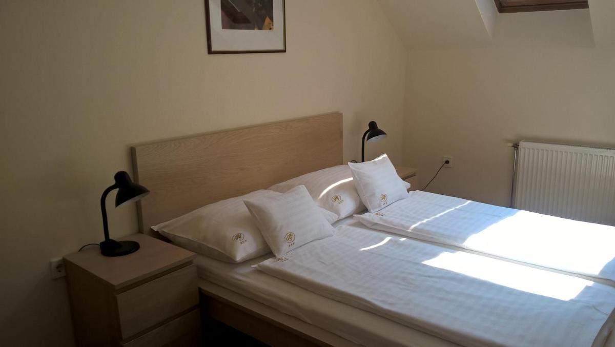 Hotel Thelena - Housity