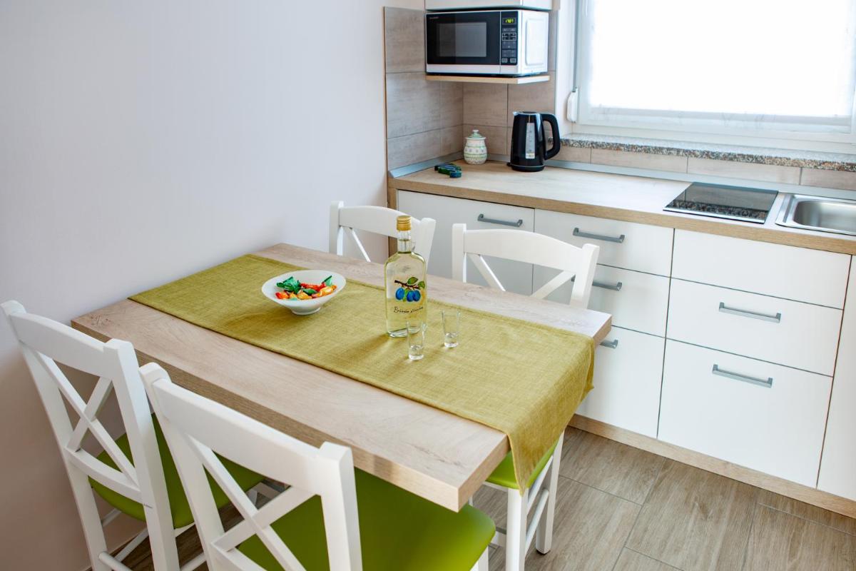 Rooms Šajina - Housity