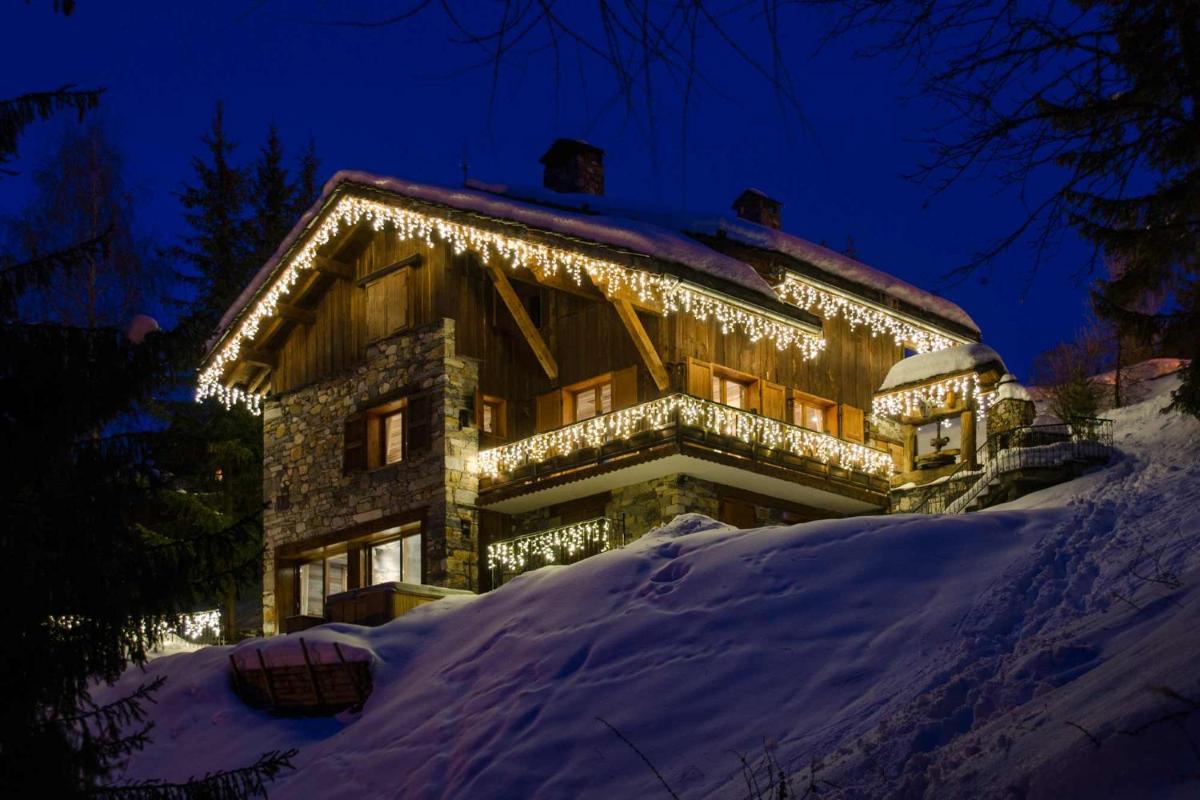 Superbe Chalet au Pied des pistes avec 2 Spas Sauna Hammam Wifi et Top Services Vacances - Housity