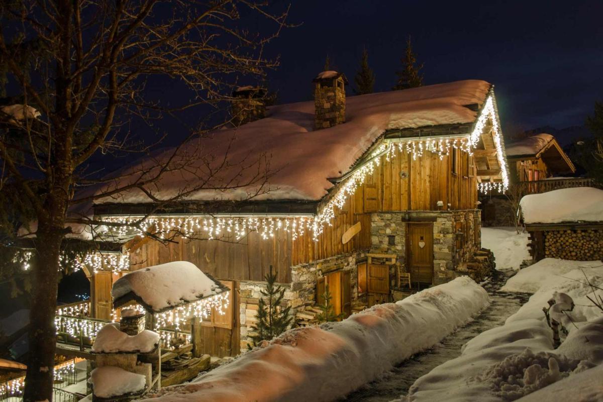 Superbe Chalet au Pied des pistes avec 2 Spas Sauna Hammam Wifi et Top Services Vacances - Housity