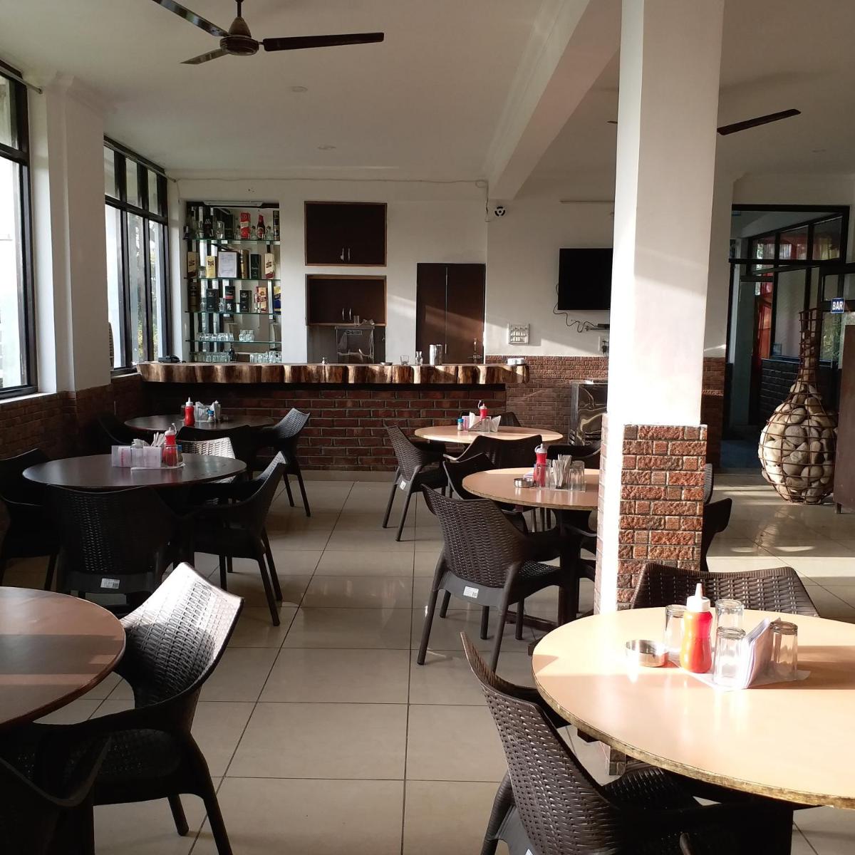 Krishna Hansraj Hotel - Housity