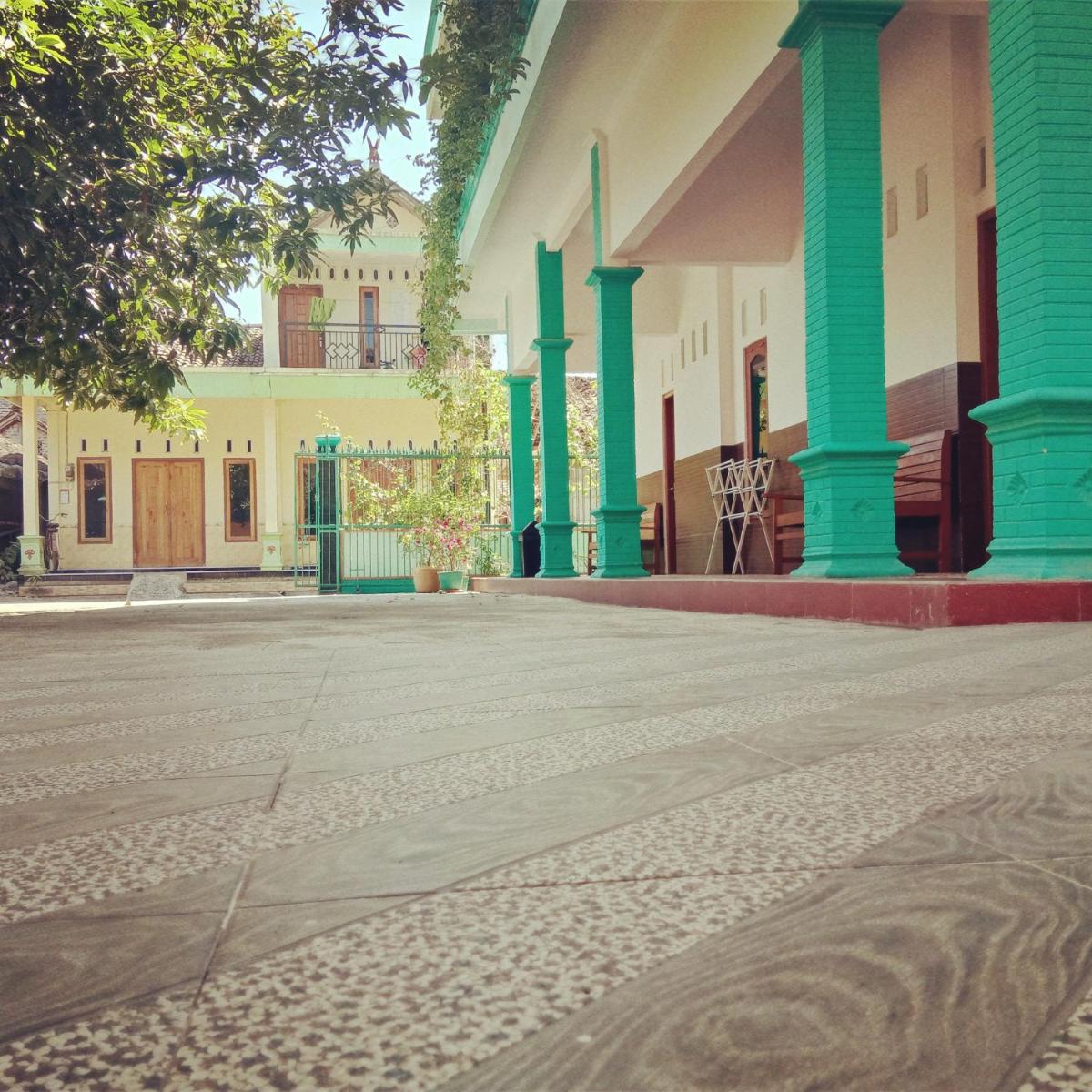 Tata Homestay Family - Housity