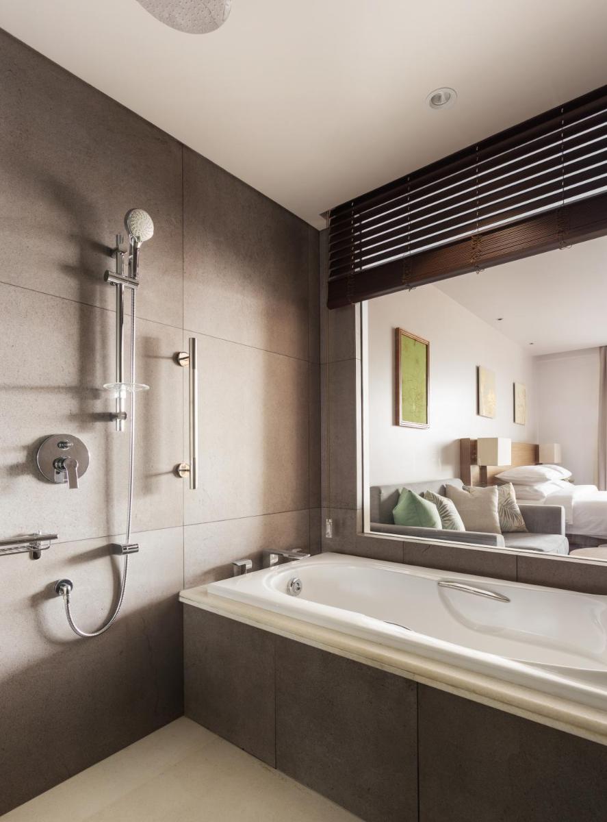 Hotel Emion Phnom Penh - Housity