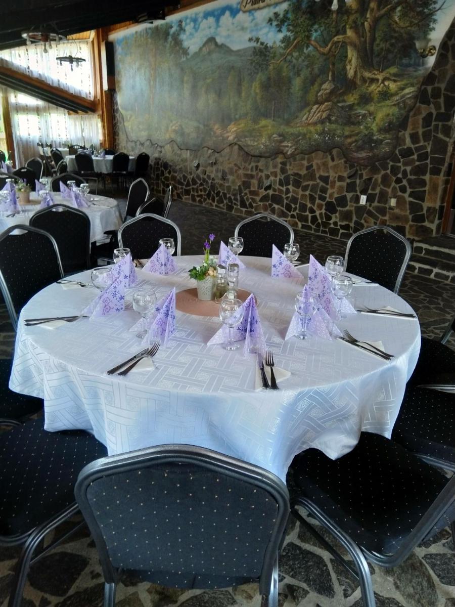 Pensiune Restaurant la Pogace - Housity
