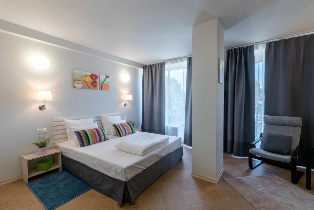 LoyaL Guest House - Housity