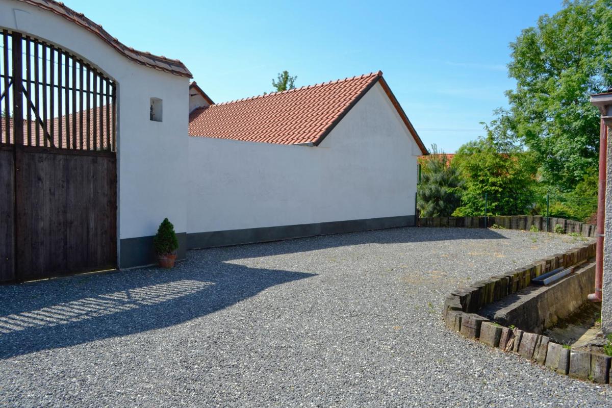 Blažkův Statek - Housity