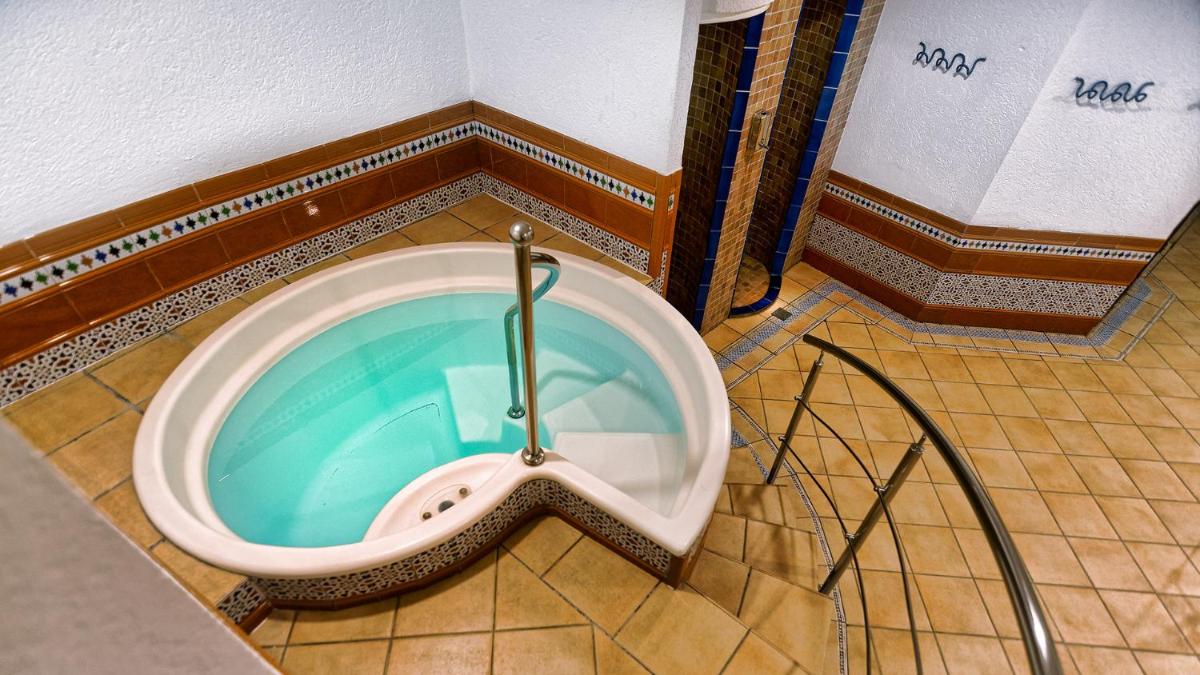 Bull Escorial & SPA - Housity