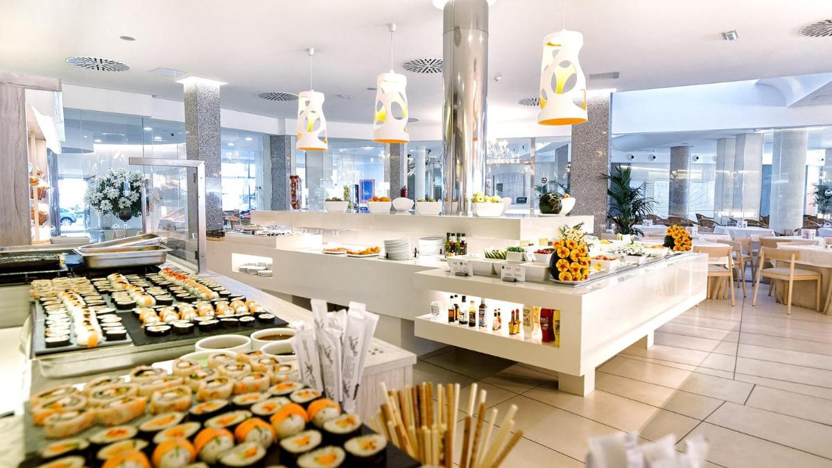Comida en o cerca de este hotel