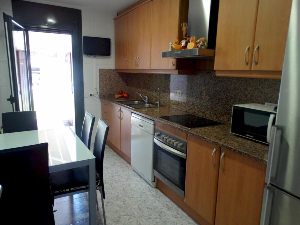 Suitetrails - MENESES, BONITA CASA EN LLAGOSTERA CON PISCINA Y WIFI GRATUITO