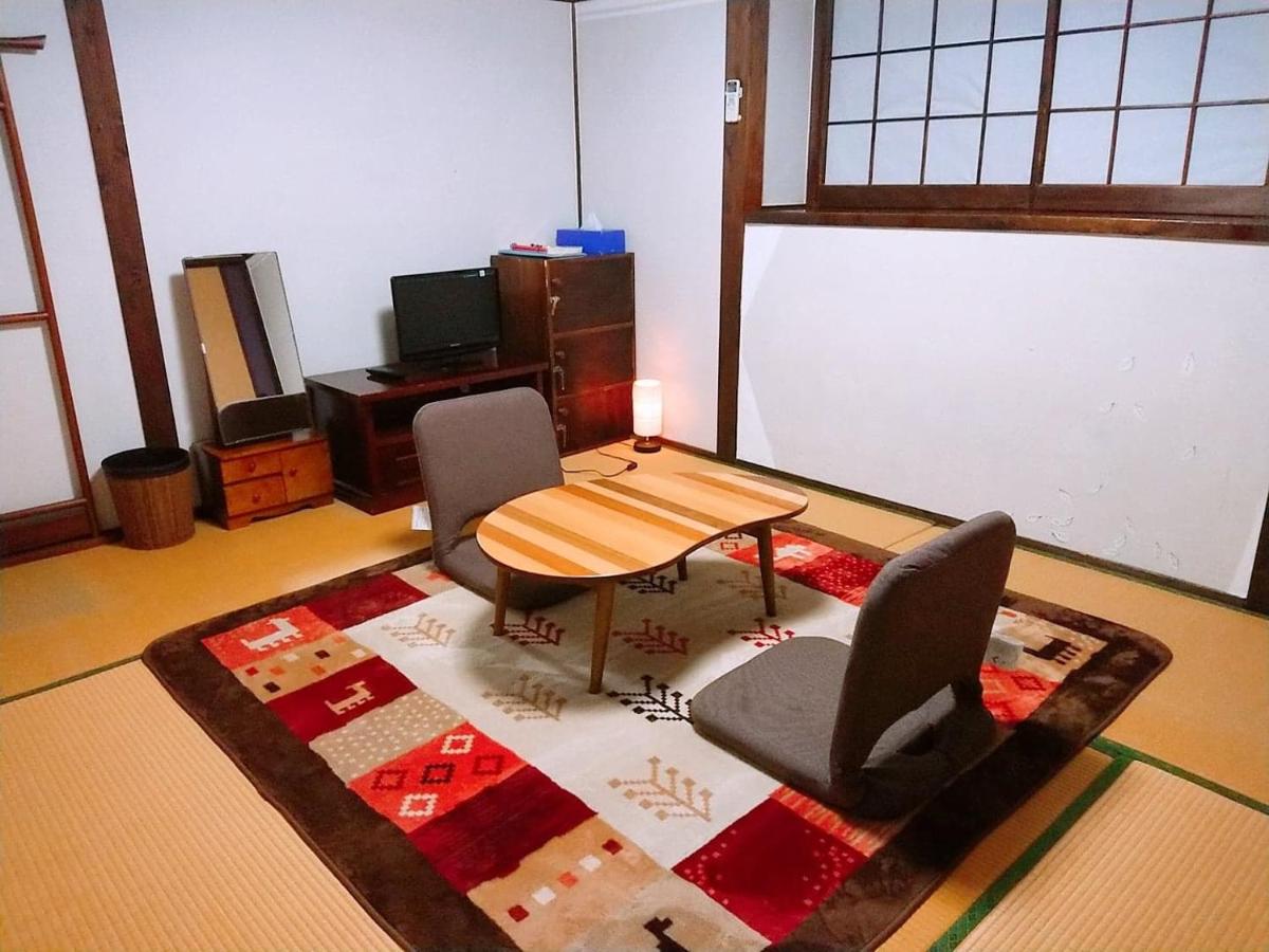 Yufuin Country Road Youth Hostel - Housity
