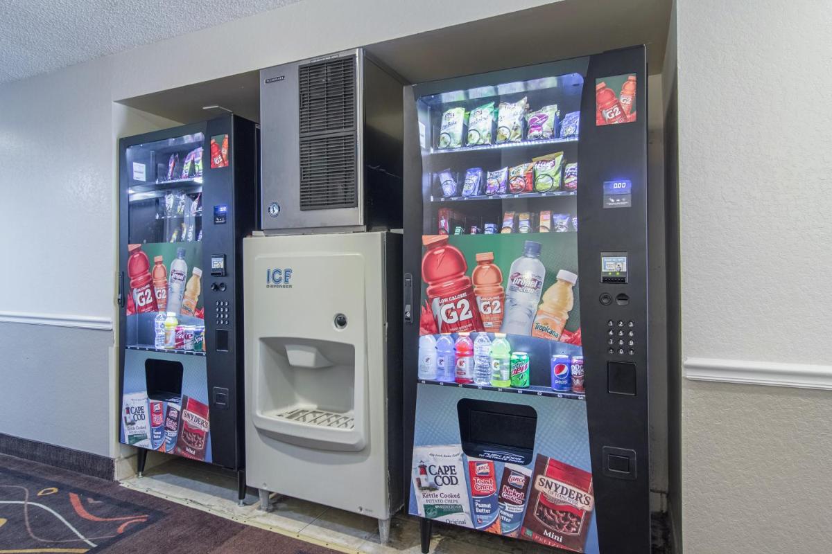 Econo Lodge Darien - Housity