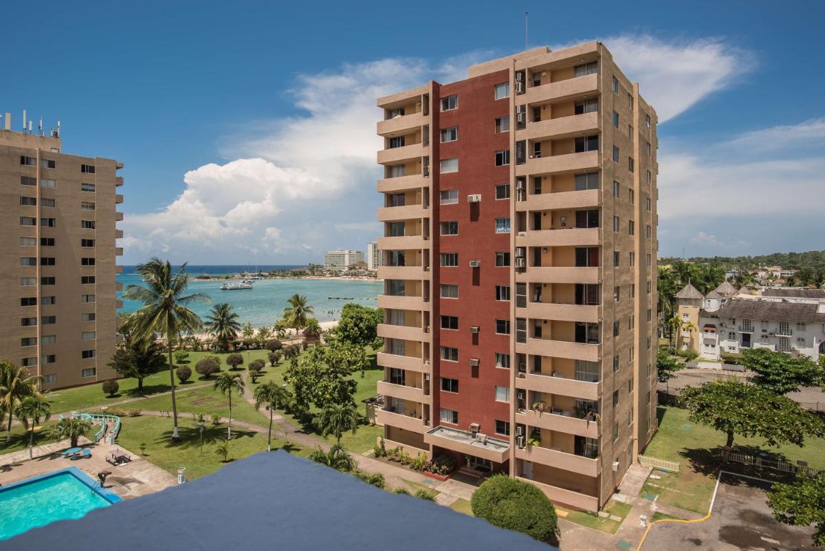 Emerald One Bedroom Suite At Turtle Towers - Housity