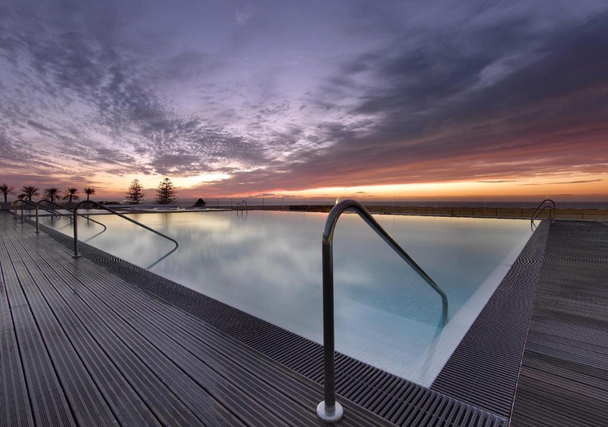 Piscina en o cerca de Parador de Cádiz