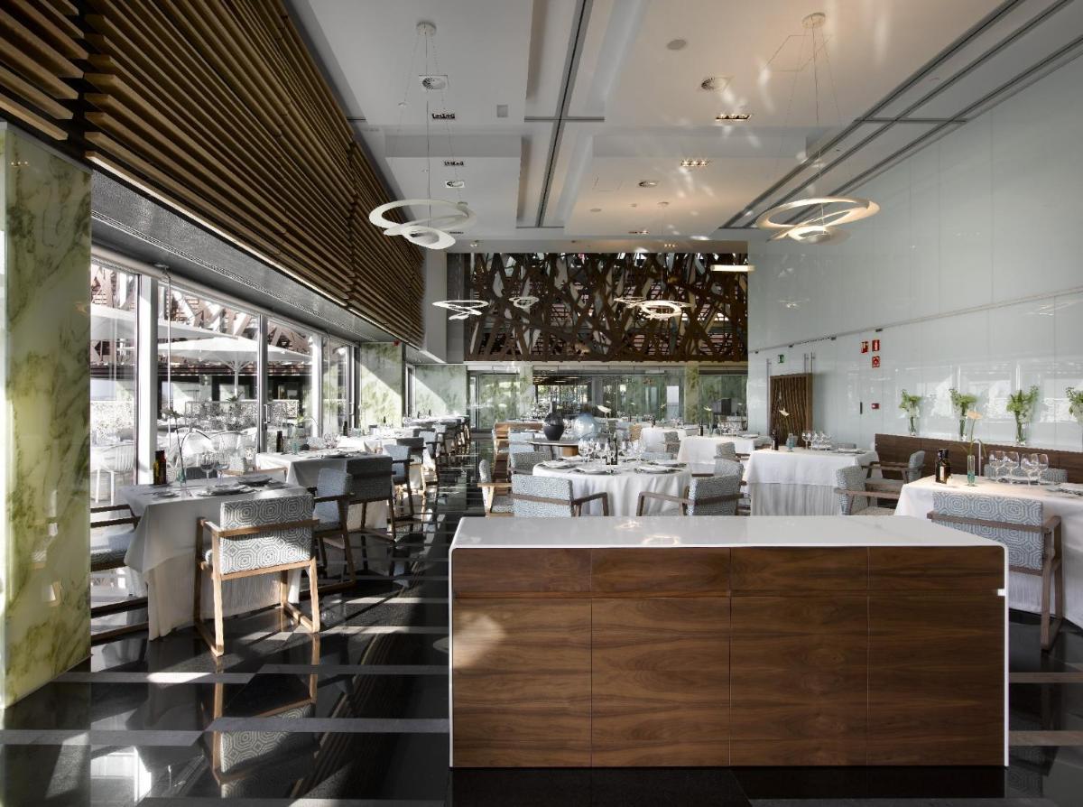 Un restaurante o sitio para comer en Parador de Cádiz