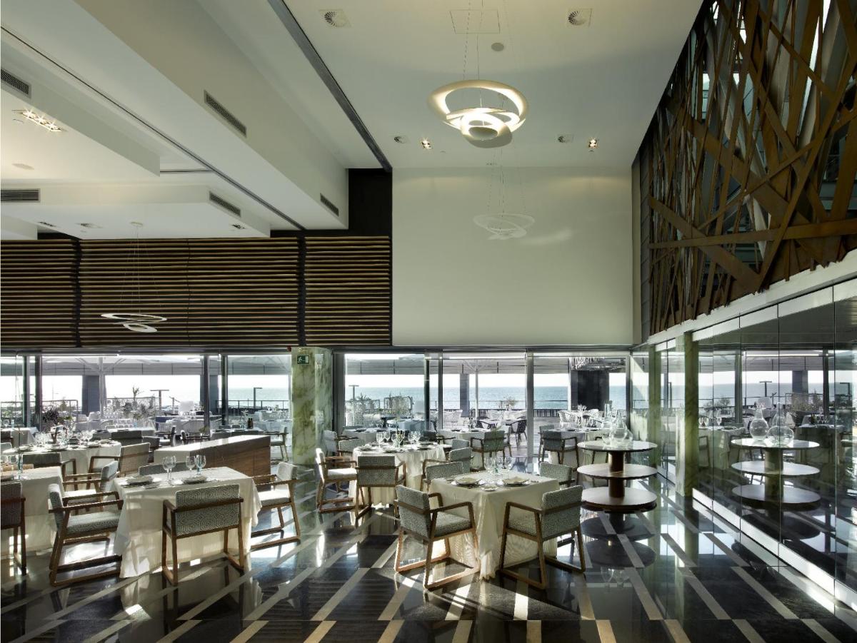 Un restaurante o sitio para comer en Parador de Cádiz