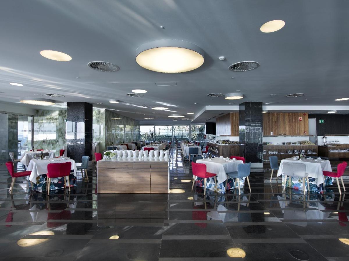Un restaurante o sitio para comer en Parador de Cádiz