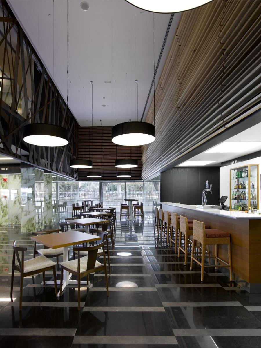 Un restaurante o sitio para comer en Parador de Cádiz