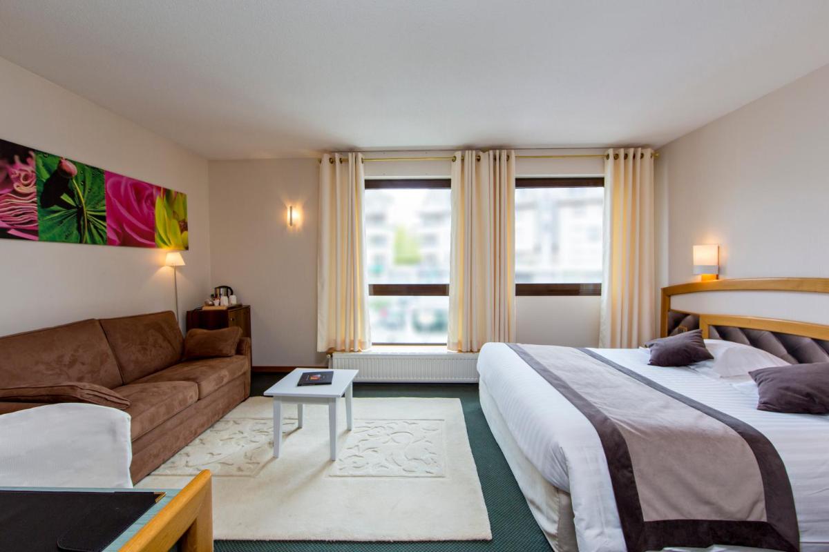 Un ou plusieurs lits dans un hébergement de l'établissement Best Western Le Relais de Laguiole Hôtel & Spa