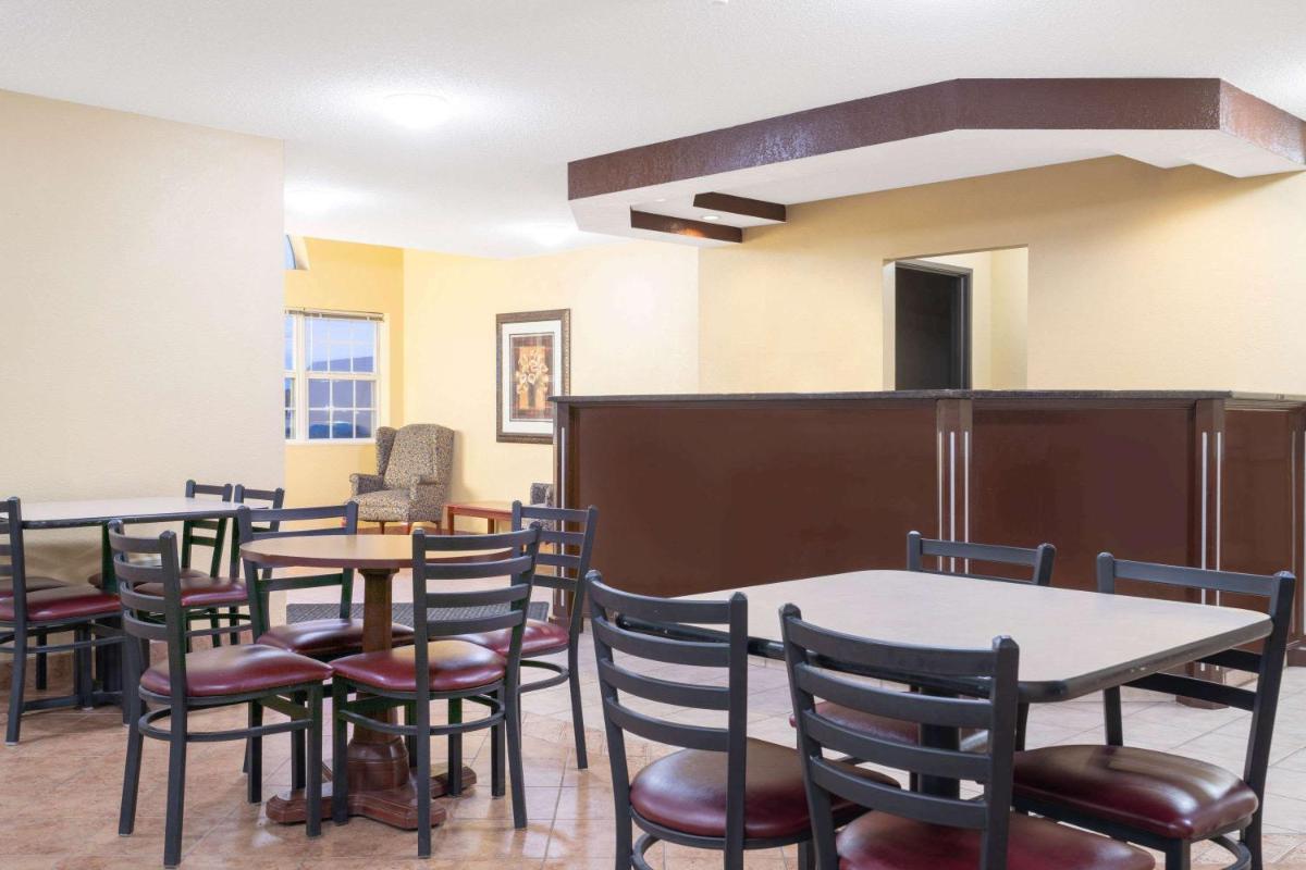 Days Inn by Wyndham Faribault - Housity