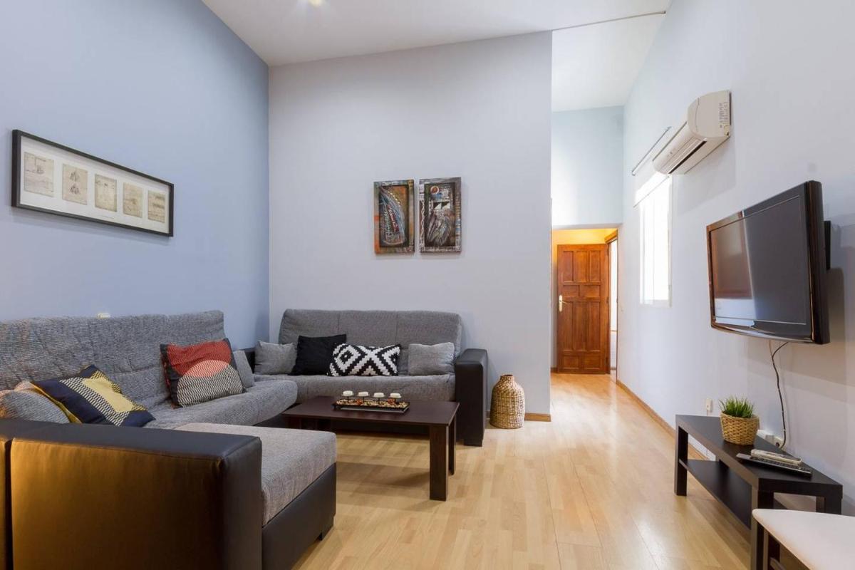 Cozy Apartment in Plaza Mayor Square by Batuecas - Hizvo