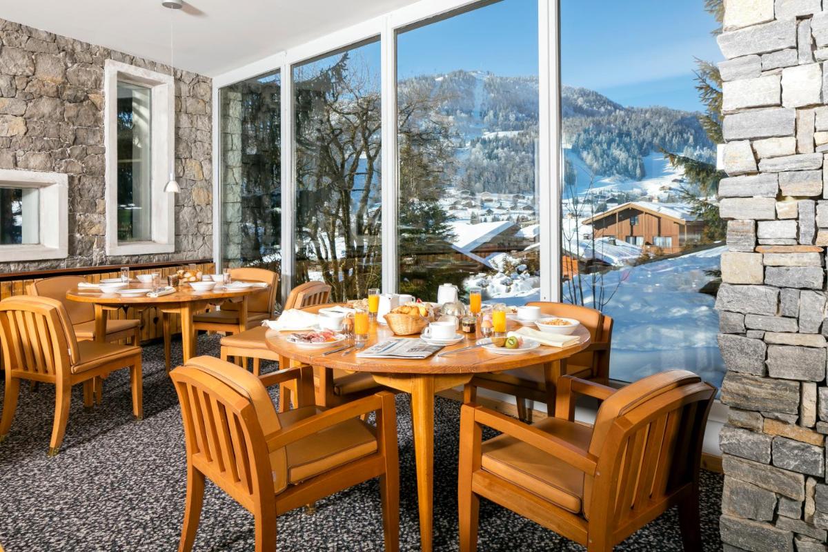 Vue générale sur la montagne ou vue sur la montagne depuis l'hôtel