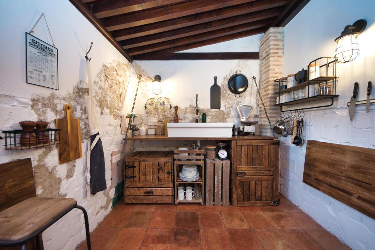 The Lovers Boutique - Housity