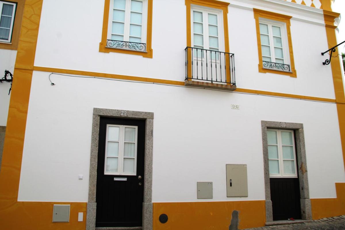 Flamingo House - historic center free garage - Housity