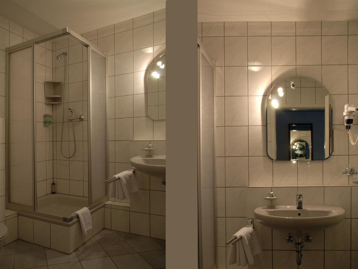 Hotel zwei&vierzig - Housity