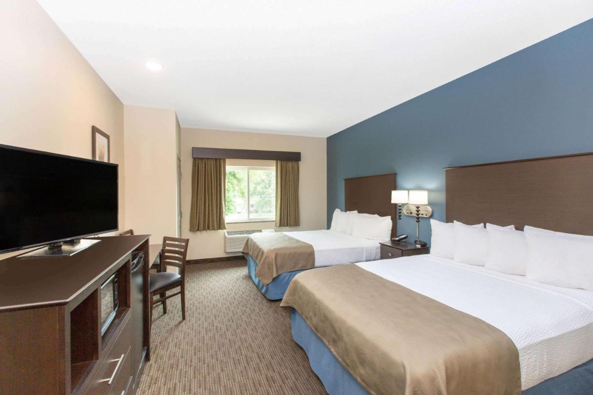 AmericInn by Wyndham Humboldt - Housity