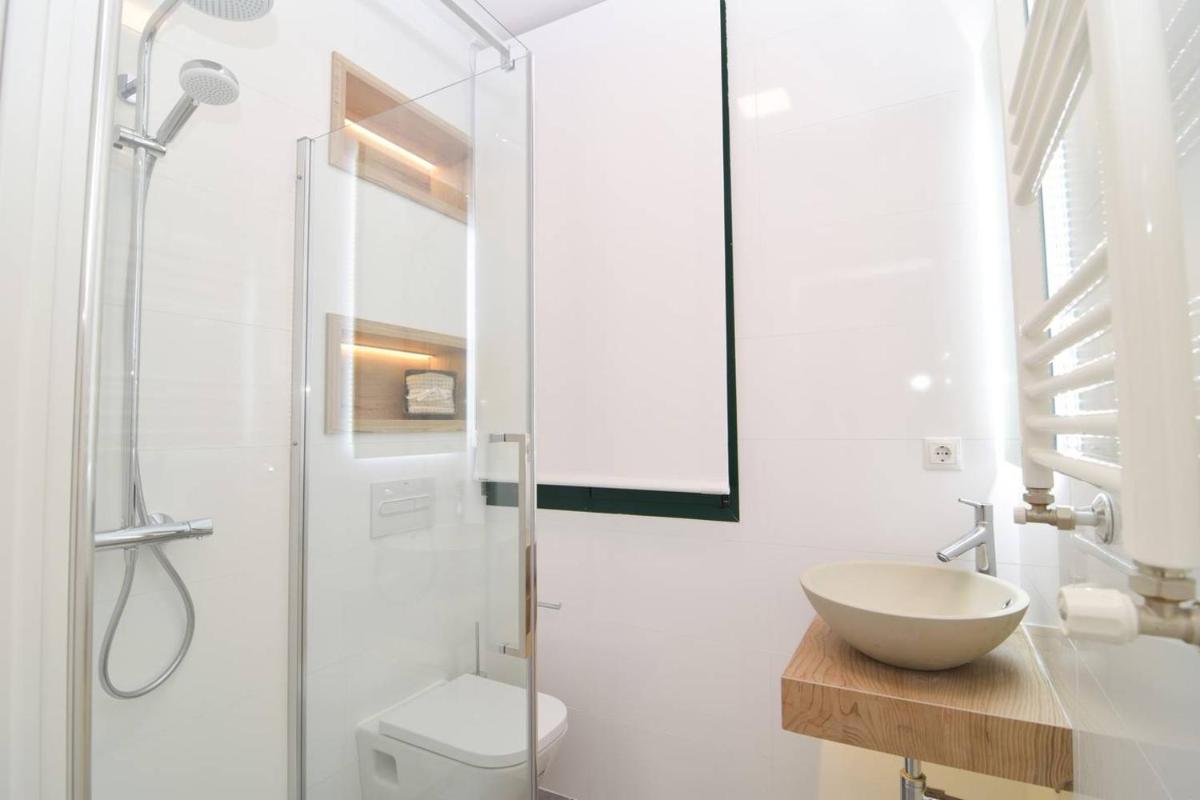 Five Windows to La Latina by Batuecas - Housity