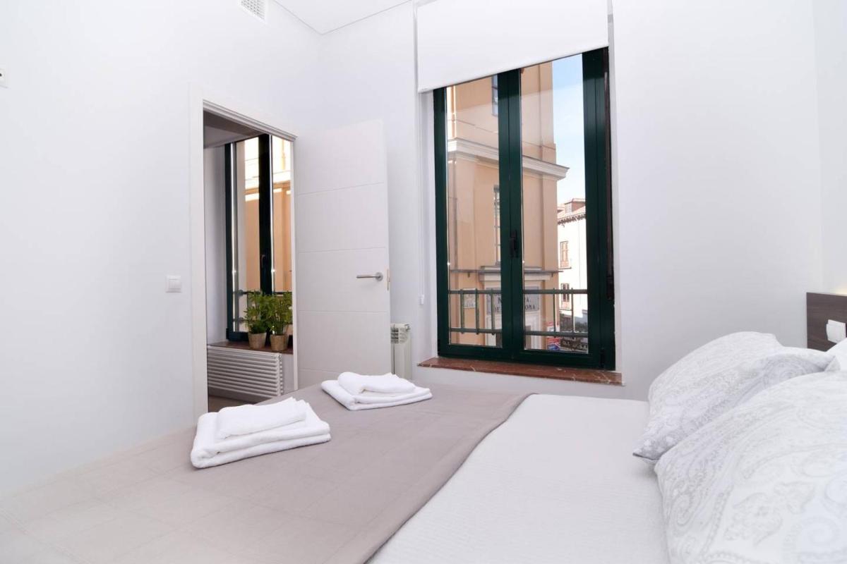 Five Windows to La Latina by Batuecas - Housity