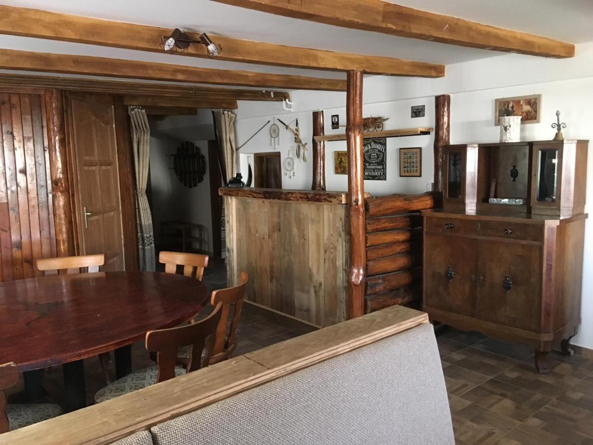 Balatonkenesei Nádfedeles Lovas Vendégház - Housity