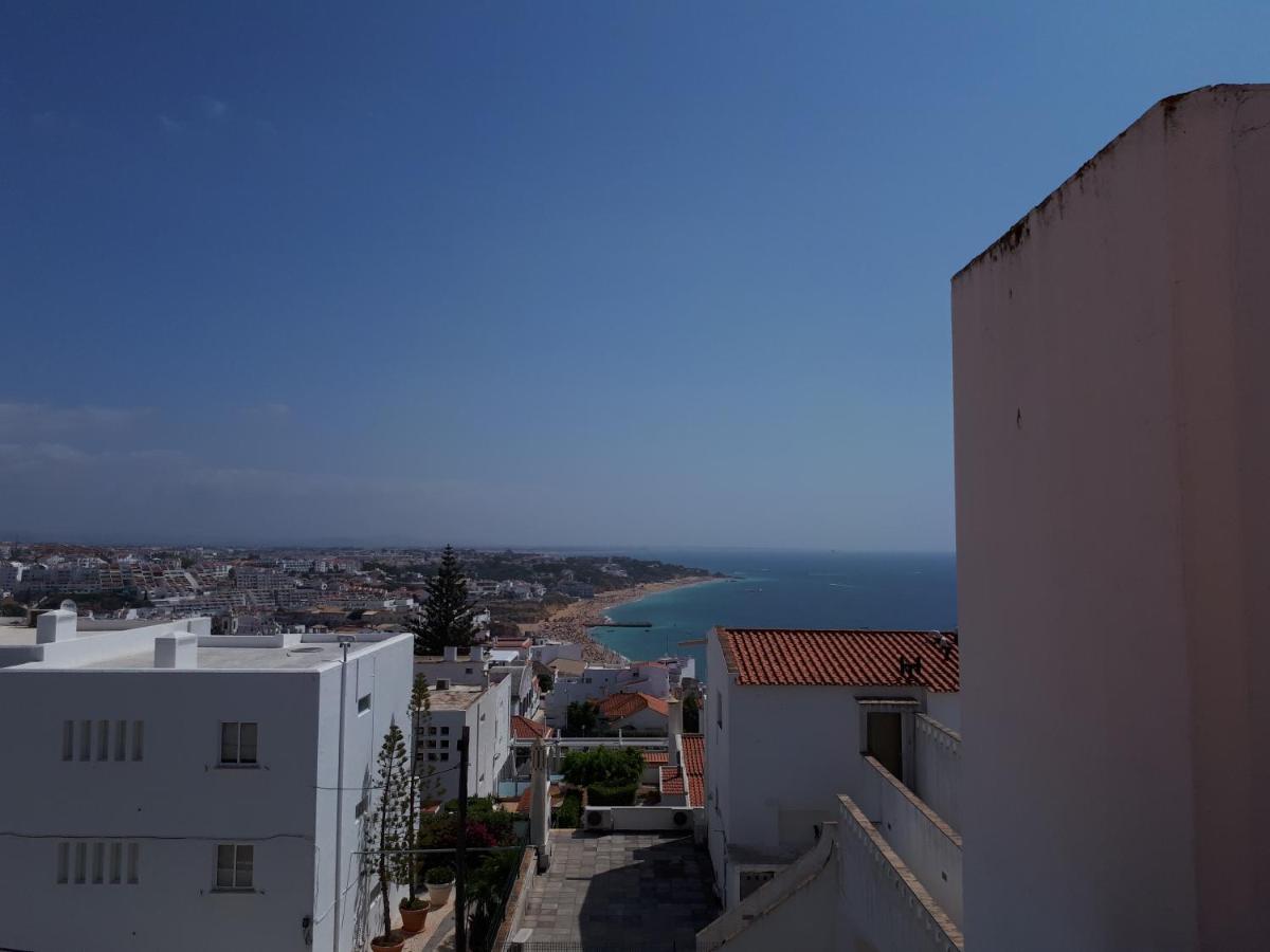 Uma vista do mar geral ou uma vista do mar a partir do hotel