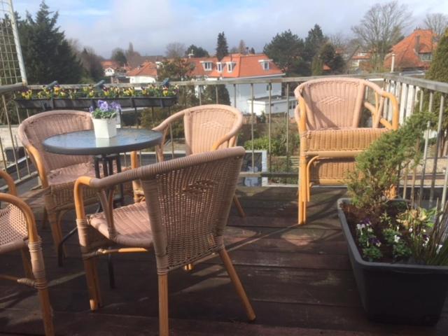 Gezellige zolder in Wassenaar met dakterras - Housity