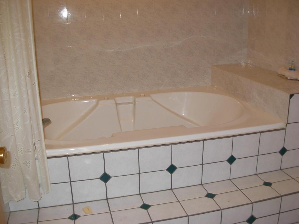 Red Carpet Motel - Knoxville - Housity