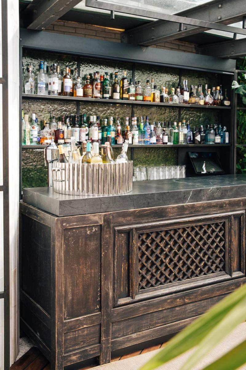El salón o zona de bar de Claris Hotel & Spa GL, a Small Luxury Hotel of the World