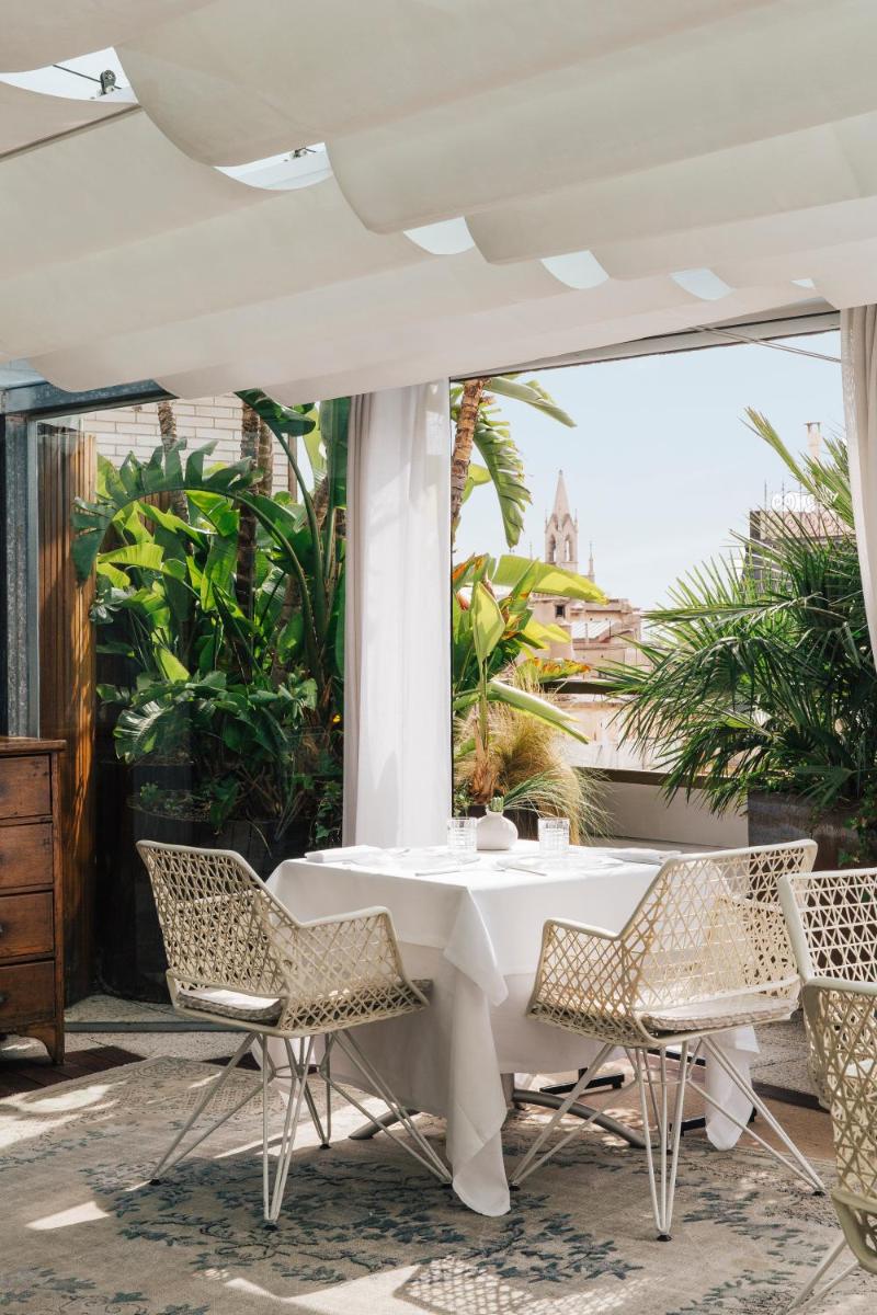Jardín al aire libre en Claris Hotel & Spa GL, a Small Luxury Hotel of the World
