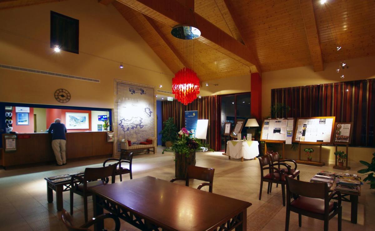Um restaurante ou outro lugar para comer em Village Cabo Girao