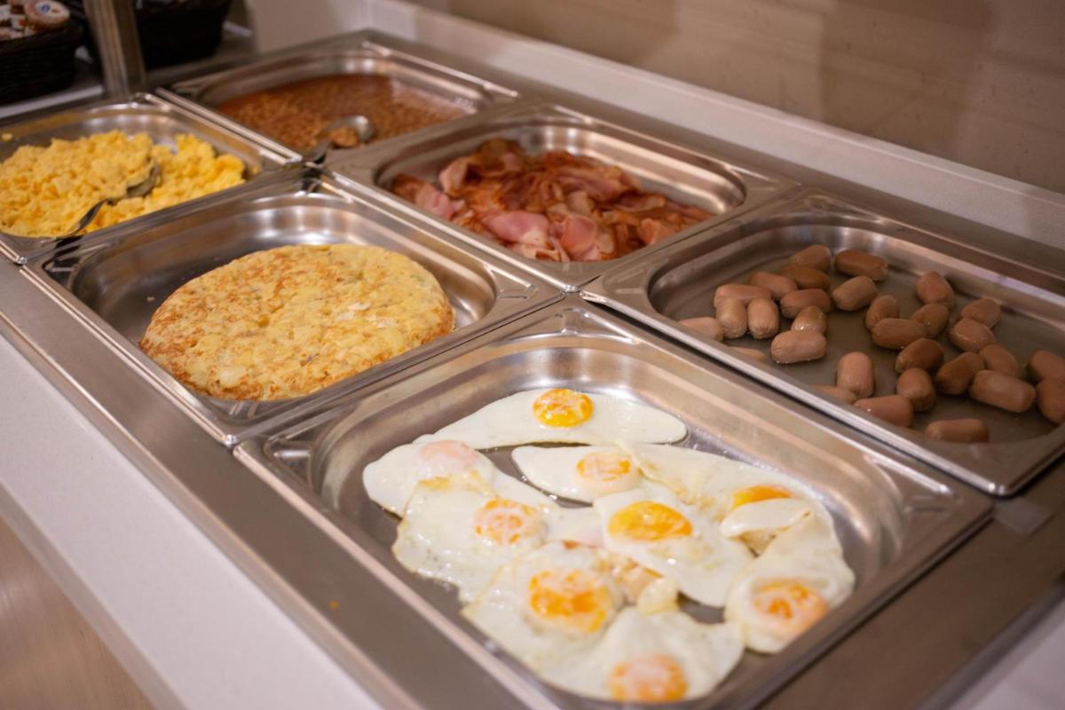 Comida en o cerca de este hotel