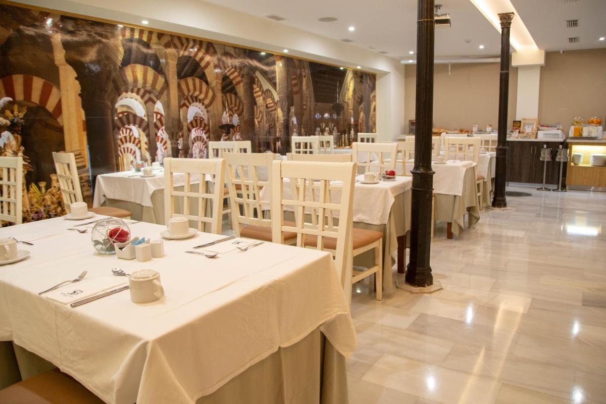 Un restaurante o sitio para comer en Soho Boutique Capuchinos & Spa